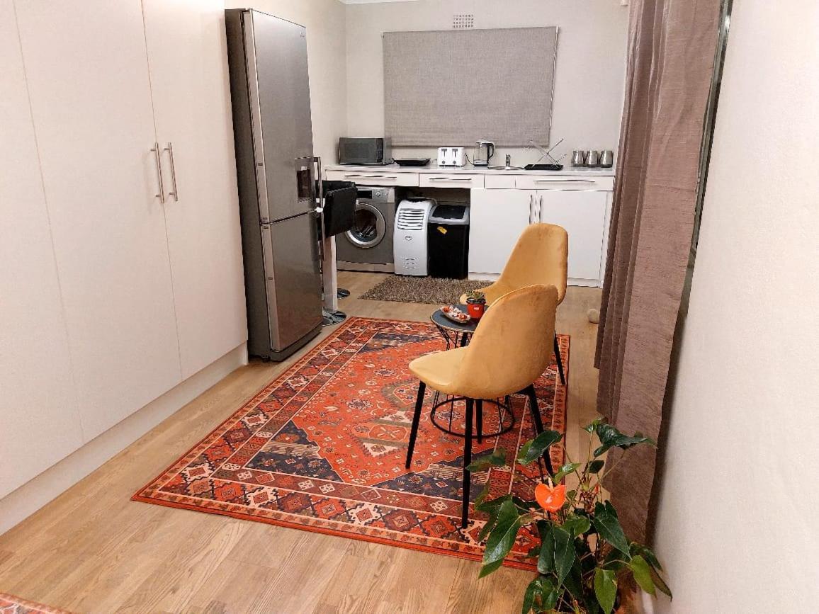 Holiday home 'Eye 2 Sa' With Exclusive Pool Access - Hout Bay *